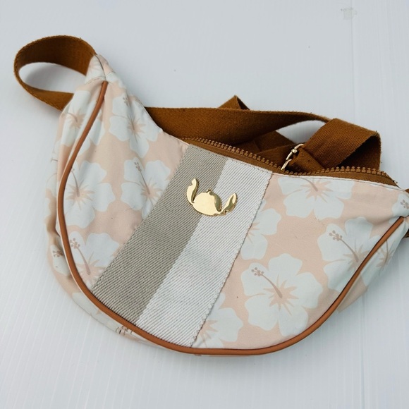 Disney Stitch Bioworld Floral Beige Crossbody Bag - Picture 2 of 11
